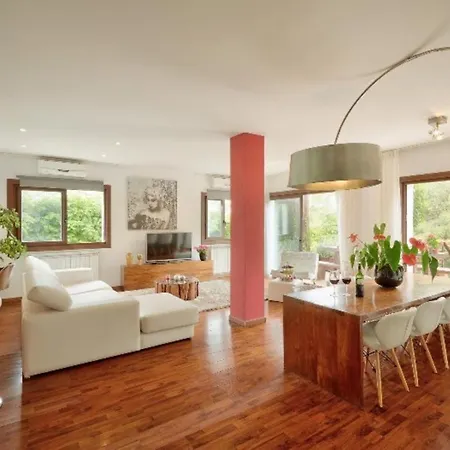 Retreats Villa Santa Eularia des Riu